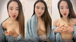 【车模女神】长发小虎牙妹子，露脸自慰双手揉奶自慰，手指抠逼，揉搓阴蒂。}